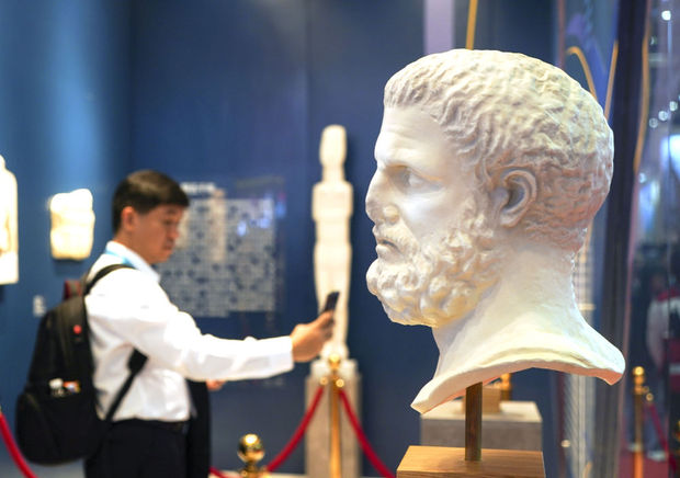 只隔6天的重聚 跨越千年的对话！习主席今天到访希腊
