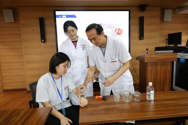 西安交大二附院开展医学人文体验日活动_fororder_3