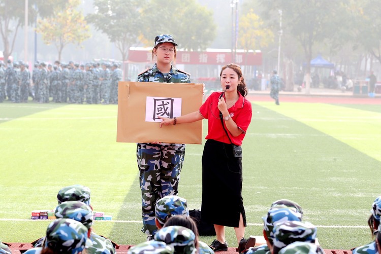 银川科技学院：思政课走进军训场 理想信念深植青年心_fororder_AX0I9075_副本_副本