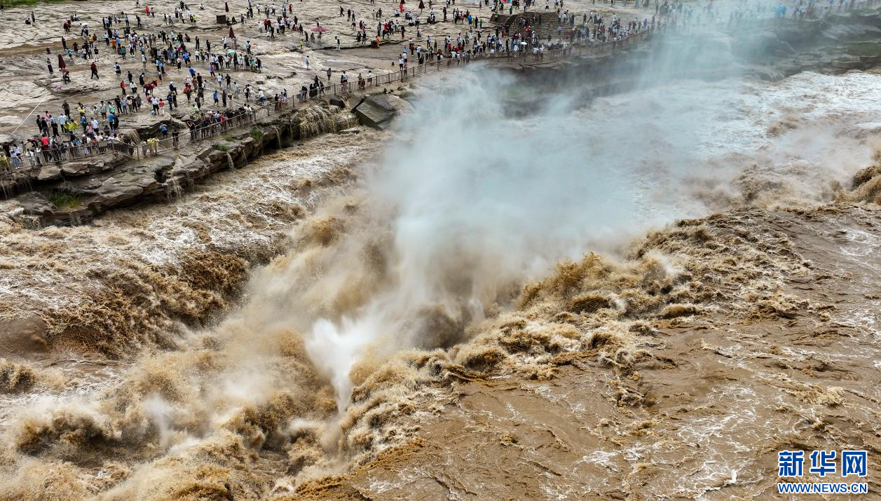 航拍黄河壶口瀑布群景观