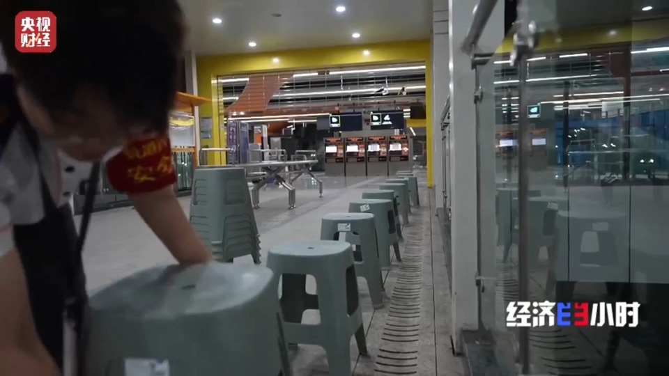 坐着地铁去卖菜！重庆“背篓专线”载着一座城的温暖