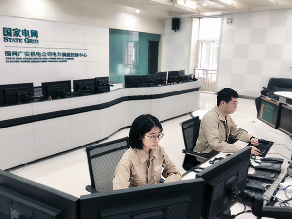 高温下的坚守：国网四川电力全力保障电网安全稳定运行_fororder_国网四川电力各级调度24小时值守，全力优化电力调度控制，保障电力稳定供应。供图-国家电网四川公司