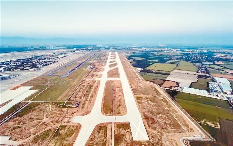西安咸阳国际机场三期扩建工程取得重大阶段性成果 首条跑道将于12月底正式投运