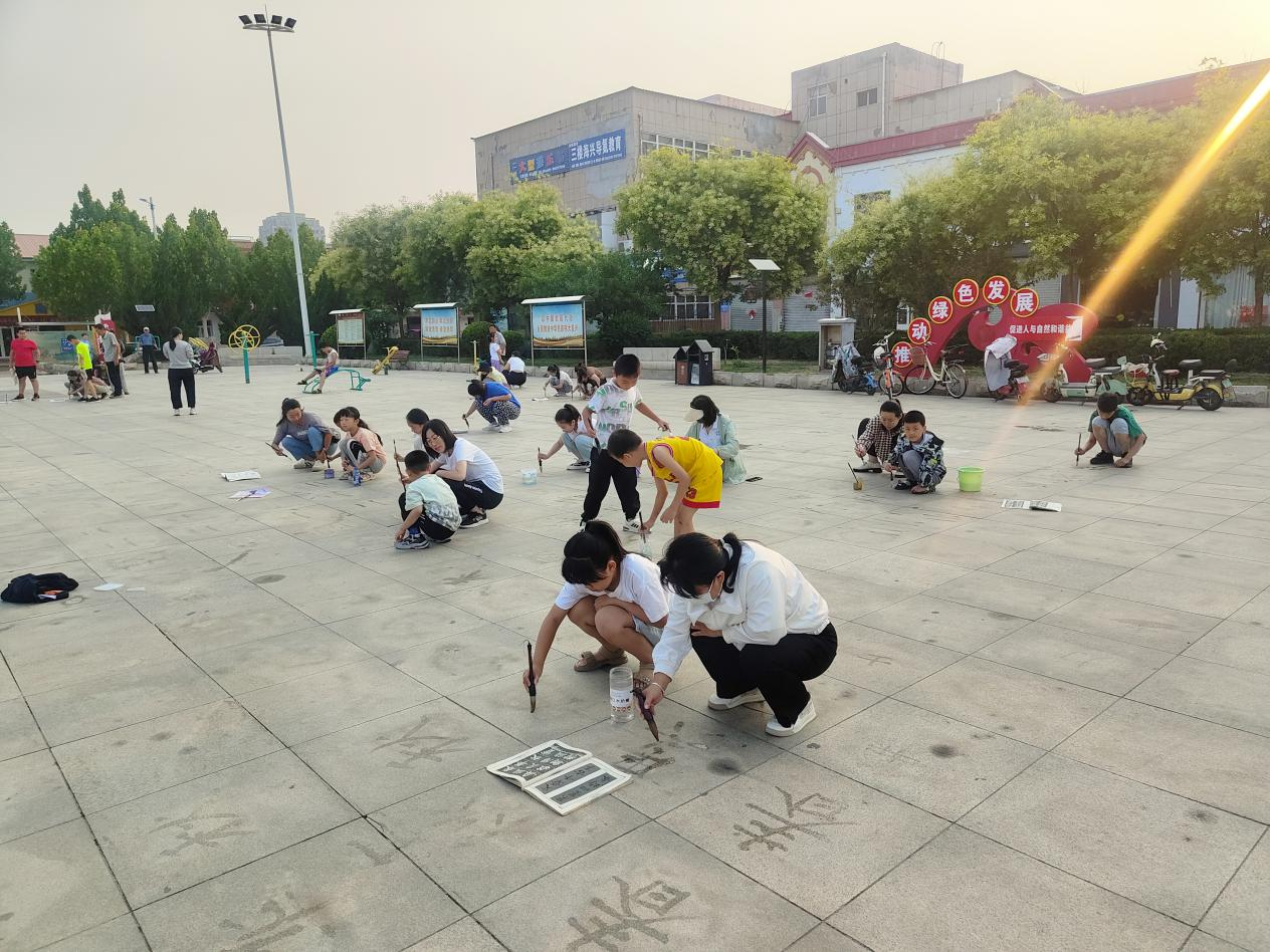 河北海兴：以地为纸 以水为墨 公益教学暖人心_fororder_图片2