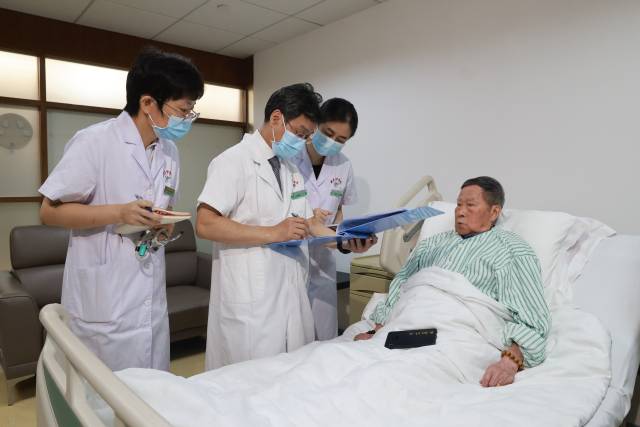广州中医药大学副校长、广东省中医院院长张忠德： 让东方智慧焕发新生机