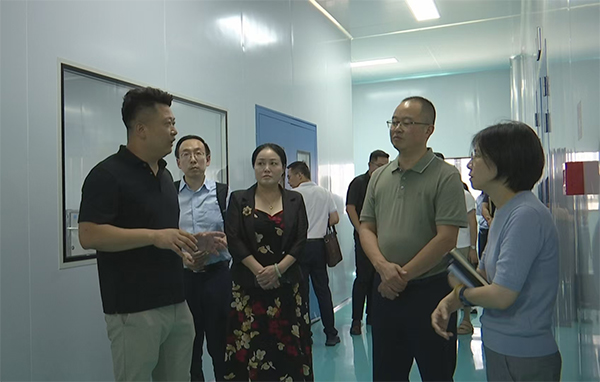 市县联动搭平台 破解简阳企业融资难题_fororder_市县“组团式”上门服务为企业解决融资难题-供图-简阳市宣传部