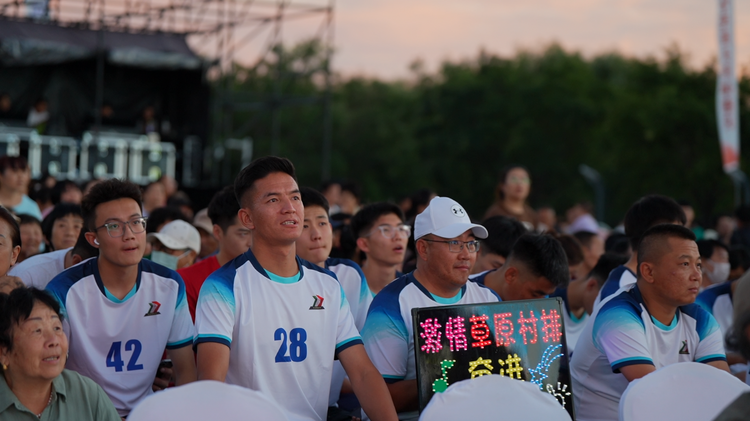 当鄂尔多斯草原村排遇上“村VA”_fororder_afa5a7b7991ef23e254f9db18e05173