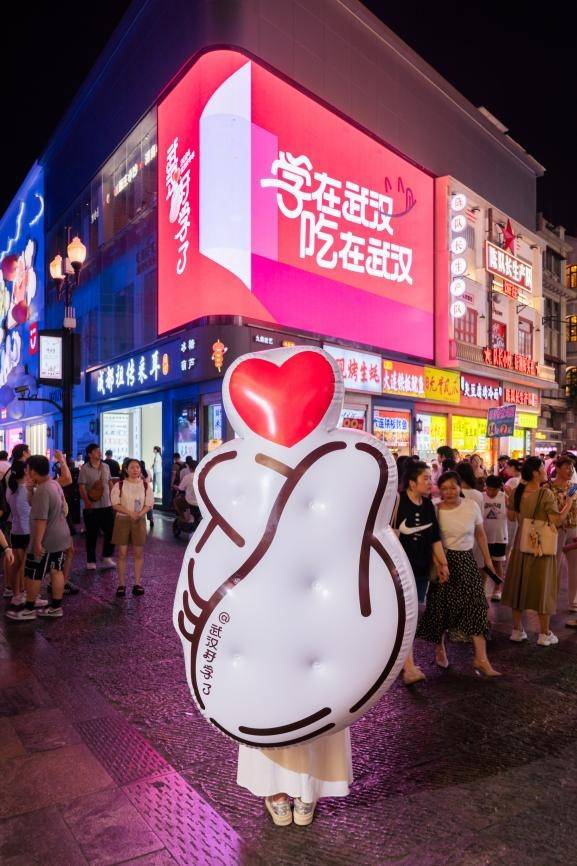 迎新更要迎心，武汉开学礼，花YOUNG宠新生！