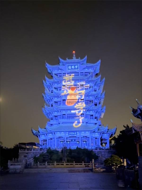 迎新更要迎心，武汉开学礼，花YOUNG宠新生！