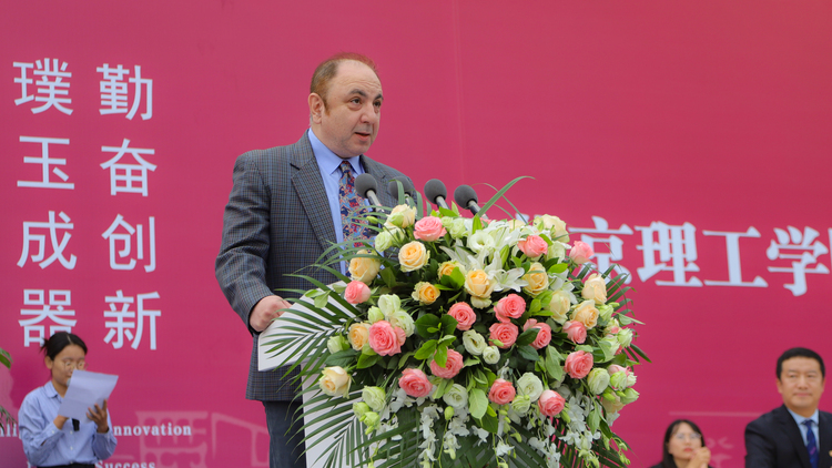 燕京理工学院2024级学生开学典礼暨军训开训仪式盛大举行