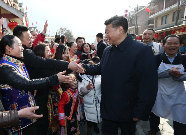图片默认标题_fororder_2018年2月12日习近平同映秀镇群众话别（新华社记者鞠鹏摄）