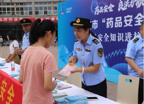 安全用妆 点“靓”青春 裕华区市场监督管理局开展化妆品安全知识进校园活动_fororder_裕华区市场监督管理局开展化妆品安全知识进校园活动136