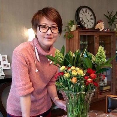 女星自拍和被偷拍似两人:谢娜诡异baby素颜丑