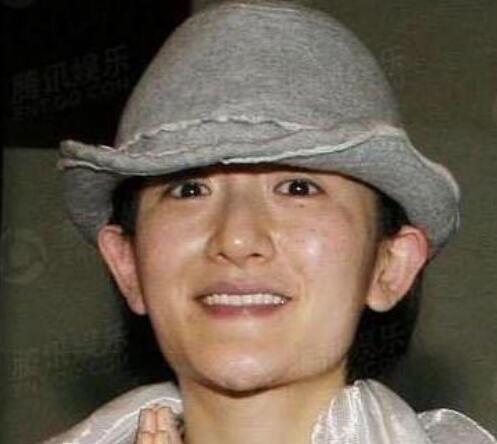 女星自拍和被偷拍似两人:谢娜诡异baby素颜丑