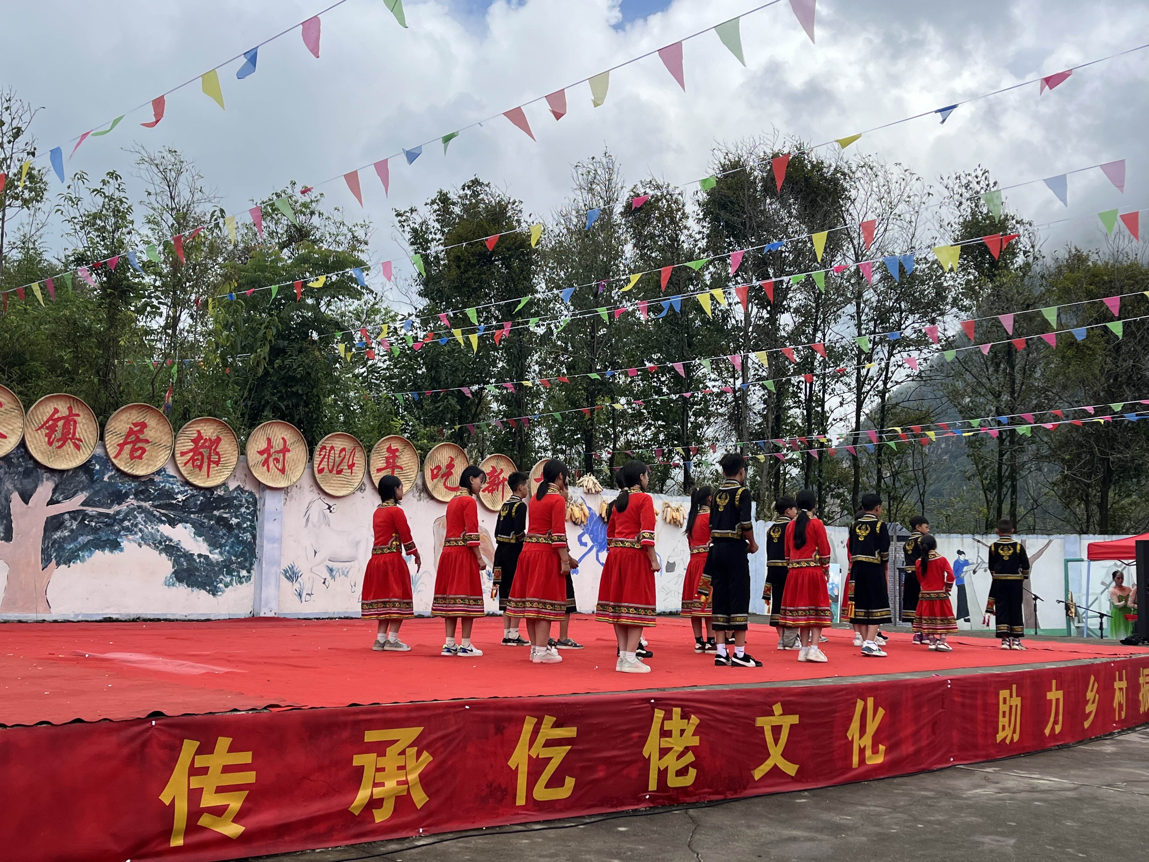 “吃新节”里庆丰收 民俗焕发新活力
