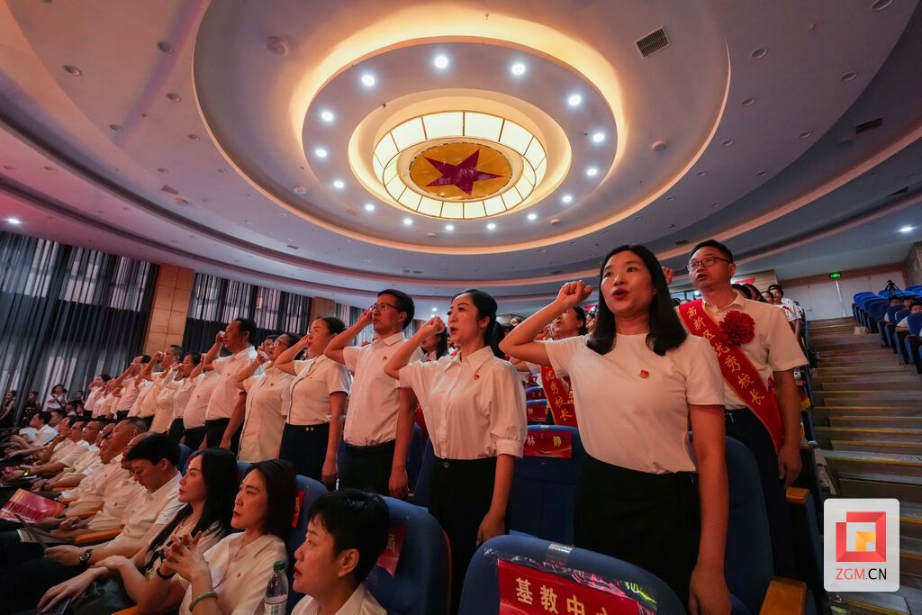 （转载）自贡高新区庆祝第40个教师节表扬大会暨文艺汇演举行