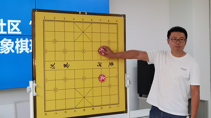 宜宾三江新区光明社区“奕趣之家”棋类培训班开班_fororder_彭奕杰教学现场-摄影-高学兵