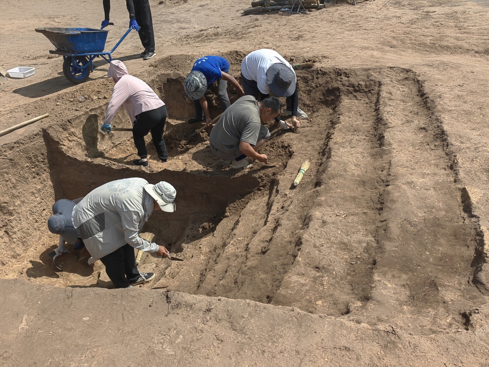 红山文化百年考古重大发现——内蒙古赤峰出土迄今体量最大玉龙