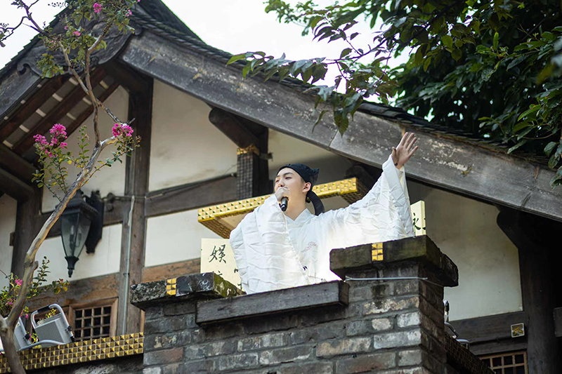 诗乐伴佳节 在成都宽窄巷子“诗歌寻中秋”_fororder_图片-2