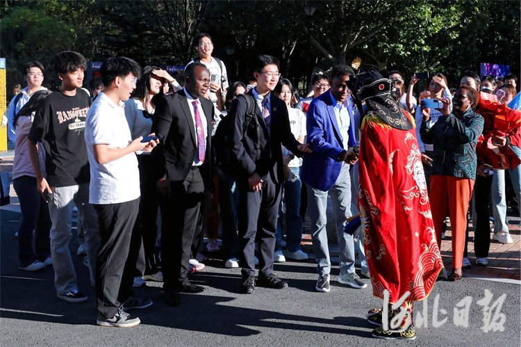 肯尼亚代表团和联合国人口基金驻华代表处一行到访燕京理工学院