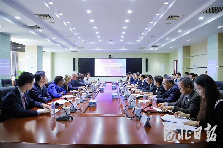 肯尼亚代表团和联合国人口基金驻华代表处一行到访燕京理工学院