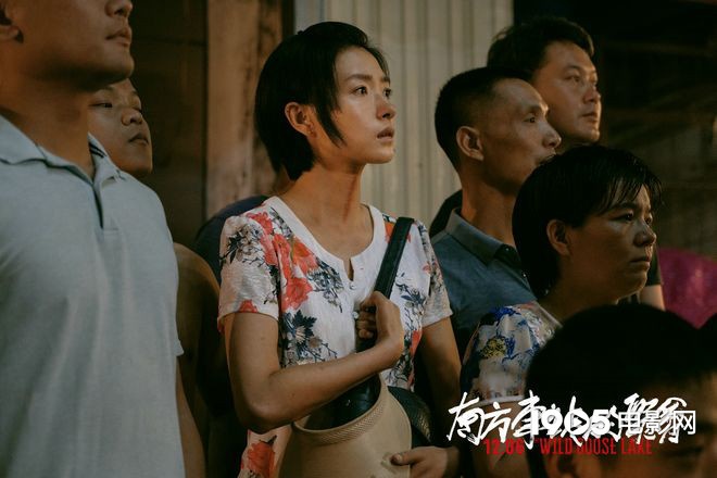 《南方车站的聚会》曝群像海报 胡歌情牵桂纶镁