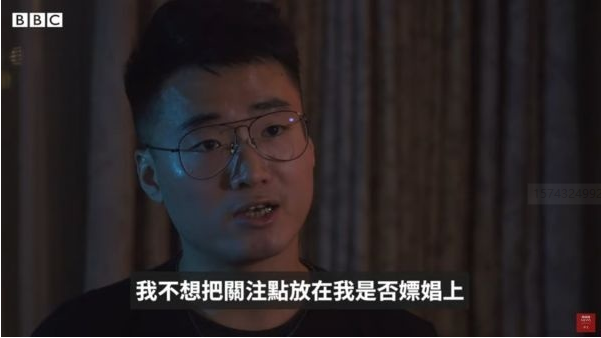 警方公布英驻港总领馆雇员嫖娼审讯视频：不存在刑讯逼供