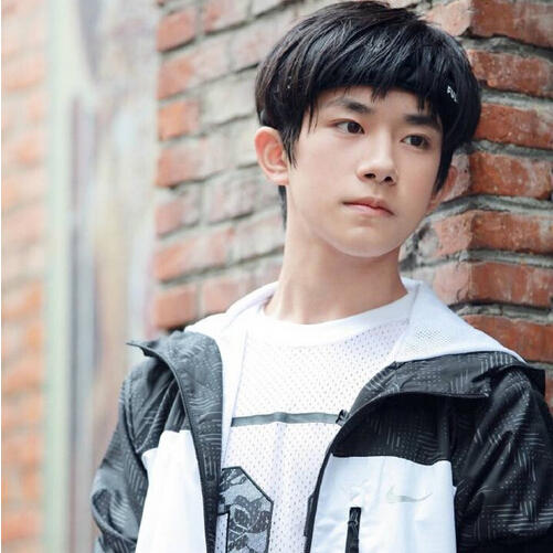 易烊千玺生日会布置不如队友？TFBOYS粉丝又开撕_娱乐_腾讯网