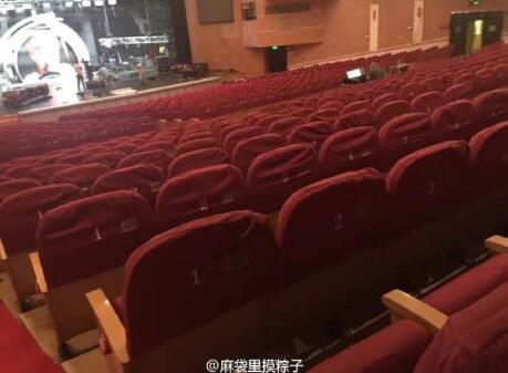易烊千玺生日会布置不如队友？TFBOYS粉丝又开撕_娱乐_腾讯网