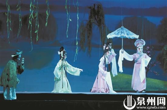 经典剧目全新演绎《白蛇传》赢得满堂彩