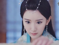 组图：毛晓彤《锦绣未央》饰演腹黑女 眼神超狠