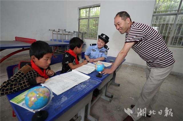 孝感这所小学仅有2名学生