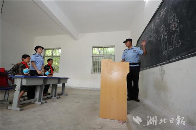 孝感这所小学仅有2名学生