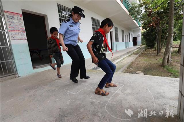 孝感这所小学仅有2名学生