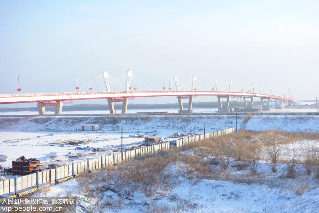 中俄界江黑龙江公路大桥工程全部完工