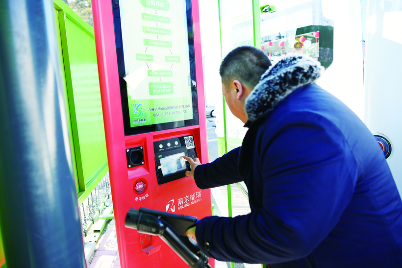 从公交车队看变化：暖车成“过往” 工装不“埋汰”