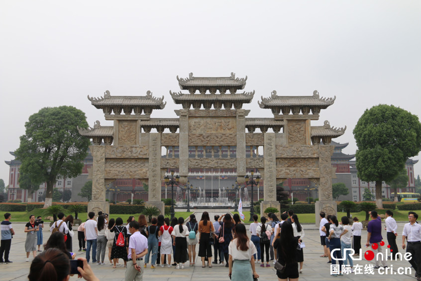 全国网媒记者走进仁和药业 亲身体验千年“樟帮”文化