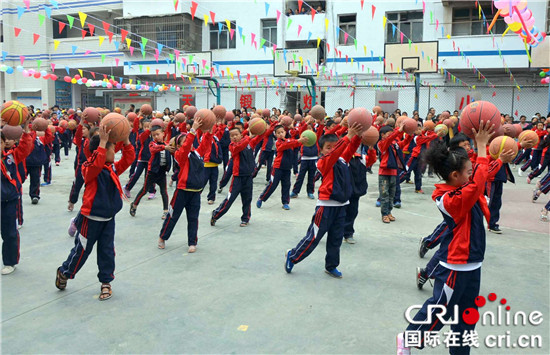 【区县联动】【石柱】重庆石柱县：马武小学千人共做篮球操