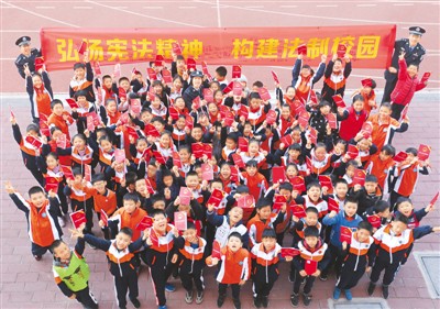 让宪法精神走进群众生活