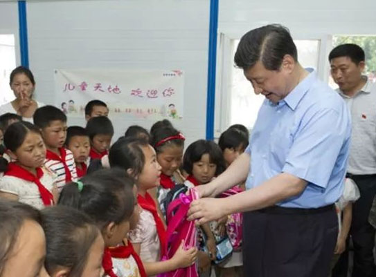 习近平浇灌下花开新时代
