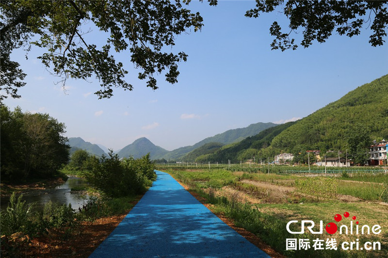 图片默认标题_fororder_湖头村村景