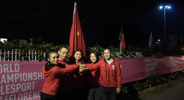 为中国钢管舞国家队点赞！“没有国旗，我们退赛！”