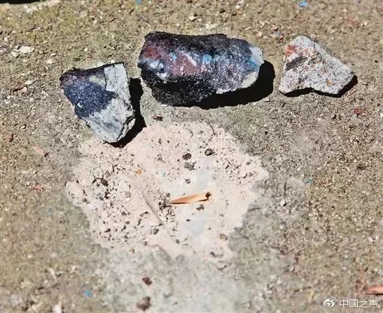 云南坠落陨石引发寻宝热 每克价值上万元？专家：值几十吧