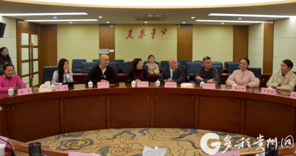 （社会）共话滑翔伞运动发展 土耳其费特希耶市体育交流团与省体育局展开座谈