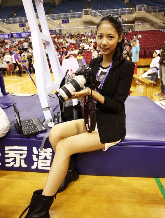 CBA美记:郜林妻子领衔 京媒撞胸裁判闹赛场