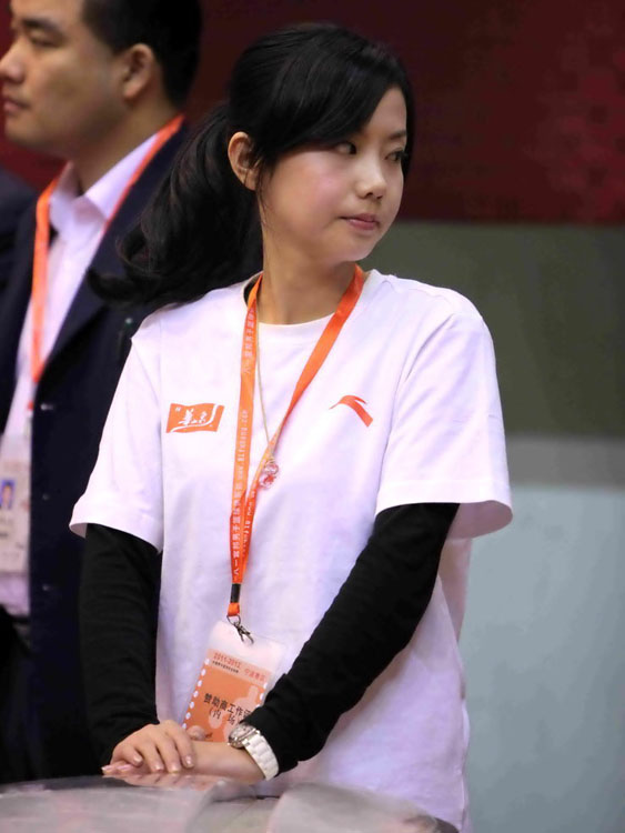 CBA美记:郜林妻子领衔 京媒撞胸裁判闹赛场