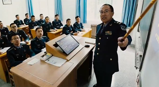 黄长强：紧盯未来战场 为战鹰锻利剑