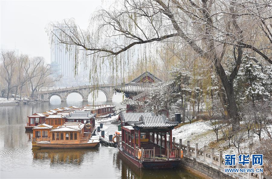 山西太原迎降雪 雪景美如画