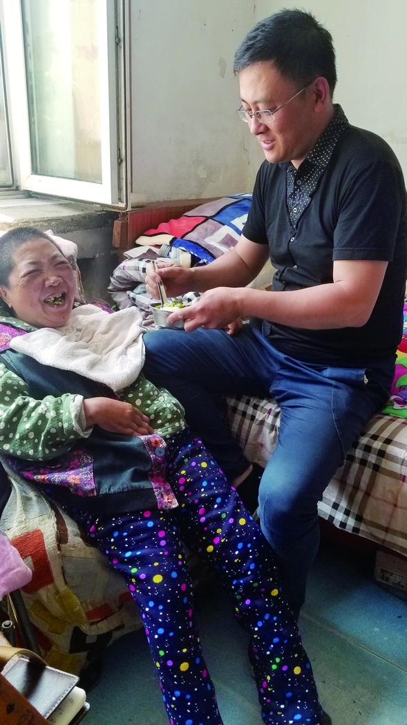 孝顺侄子隋东旭照顾重病姑姑20年