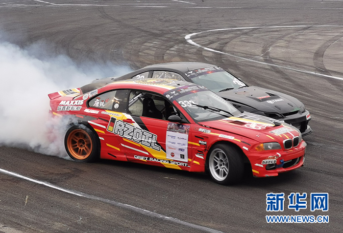 （城市远洋图片）武汉上演速度与激情 汽摩运动大会吸引超10万人现场观赛